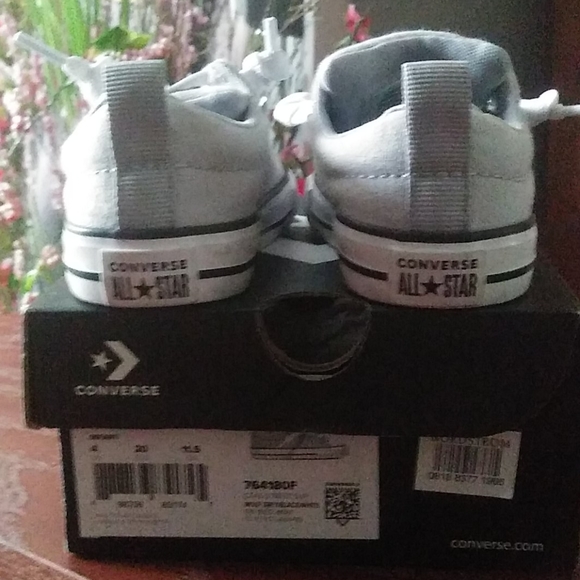 NEW Converse - Picture 2 of 4